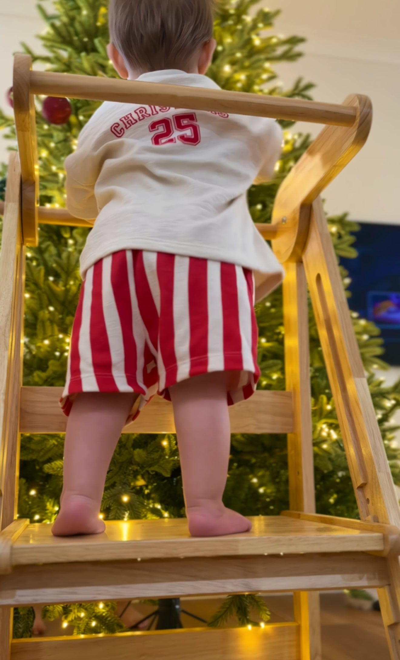 Montessori Learning Tower to Foster Toddler Independence 